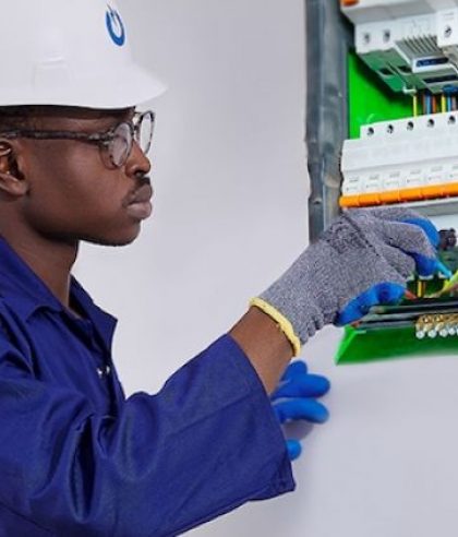 Zola_Electric_Nigeria_Lagos_technician_installation_minigrid_XL_721_420_80_s_c1